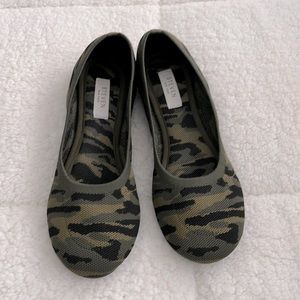Camo Ballet Flats, Rounded toe, flexible black rubber sole, cushioned foot bed